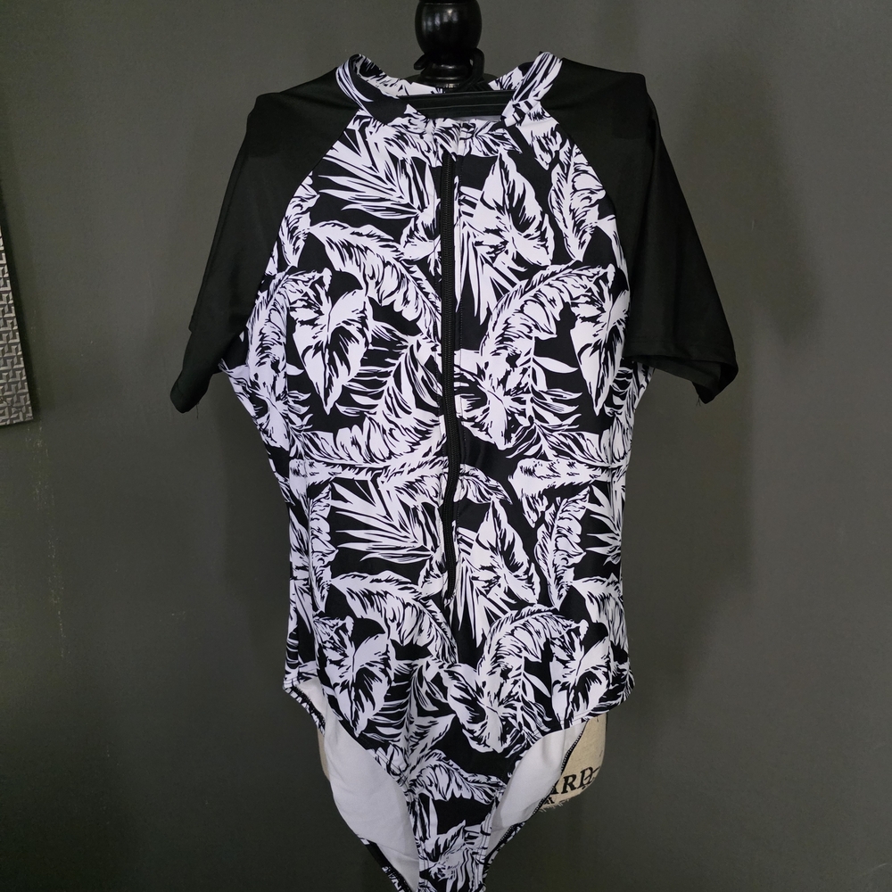 SHEIN Monochrome Leaf Print Swimsuit